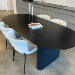 Carisma sort ovalt lamel spisebord 200 x 100 cm med søjleben