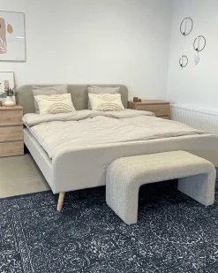 Christian seng i beige 140x200 cm inkl. sengelameller og madrasser