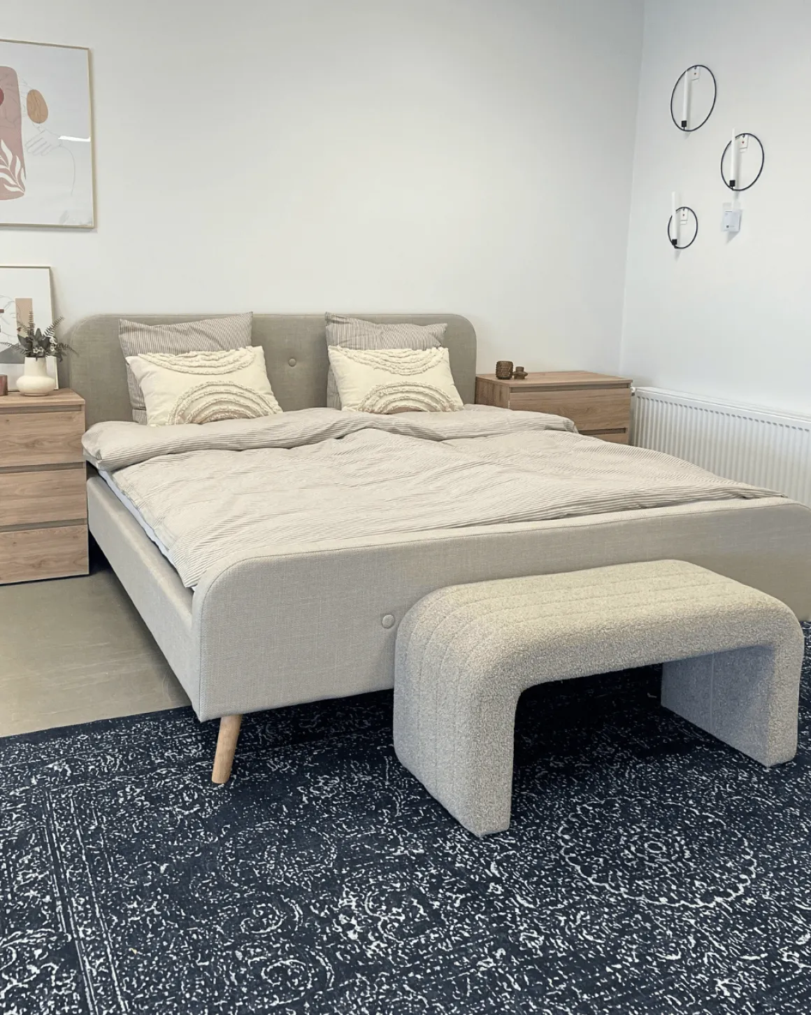 Christian seng i beige 140x200 cm inkl. sengelameller og madrasser