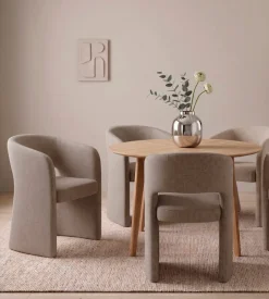 Daniella spisebordsstol med armlæn i sand