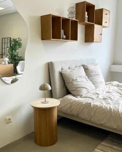 Enzo sidebord i stenbordplade med eg lamelfod Ø40