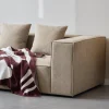 Hailey - Højrevendt chaiselong modulsofa med puf i sand L: 415 X D: 172 X H: 65 cm