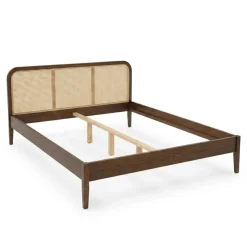 Jamie sengeramme i røget eg med sengegavl i rattan flet 180x200 cm