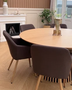 Jenna spisebordstol - brun tekstil med egelook