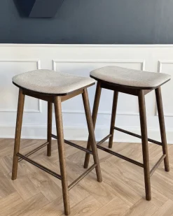 Tobi Barstol 42x36x65 cm i røget eg
